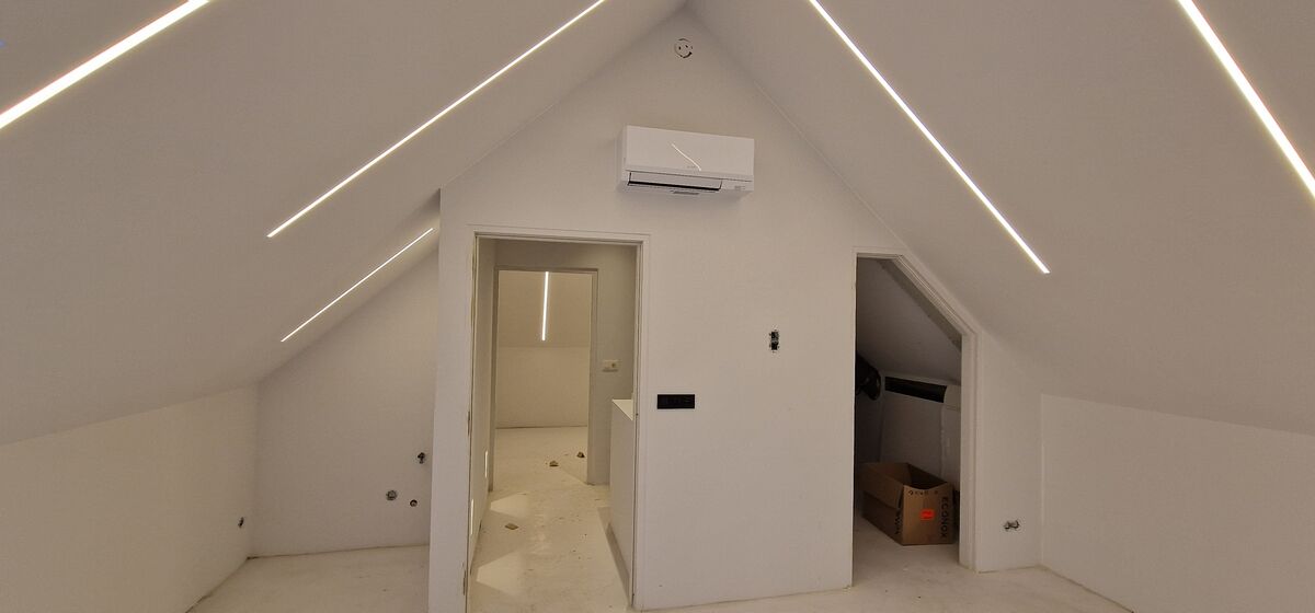 Zolderafwerking - schuine wanden met verlichting