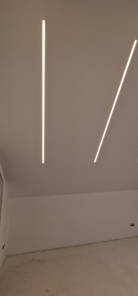 LED-strips strak weggewerkt in plafond